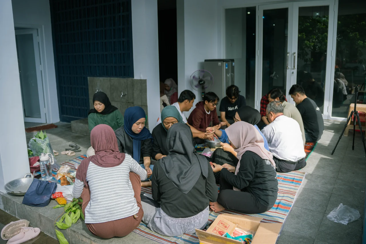 Togetherness in the Spirit of Eid al-Adha: Madhava Persada Group Conducts Qurban and Communal Cooking Activities